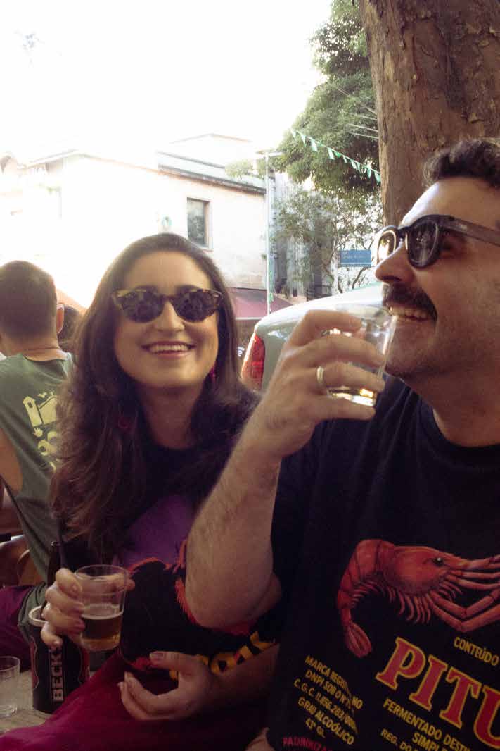 Juliana e Gustavo na rua